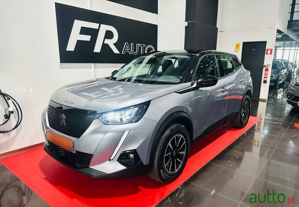 2021' Peugeot 2008 photo #2