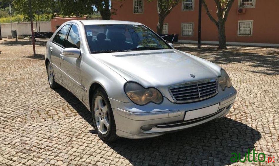 2002' Mercedes-Benz C-220 Cdi Avantgarde photo #4