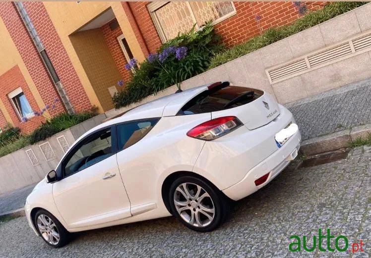 2010' Renault Megane photo #1