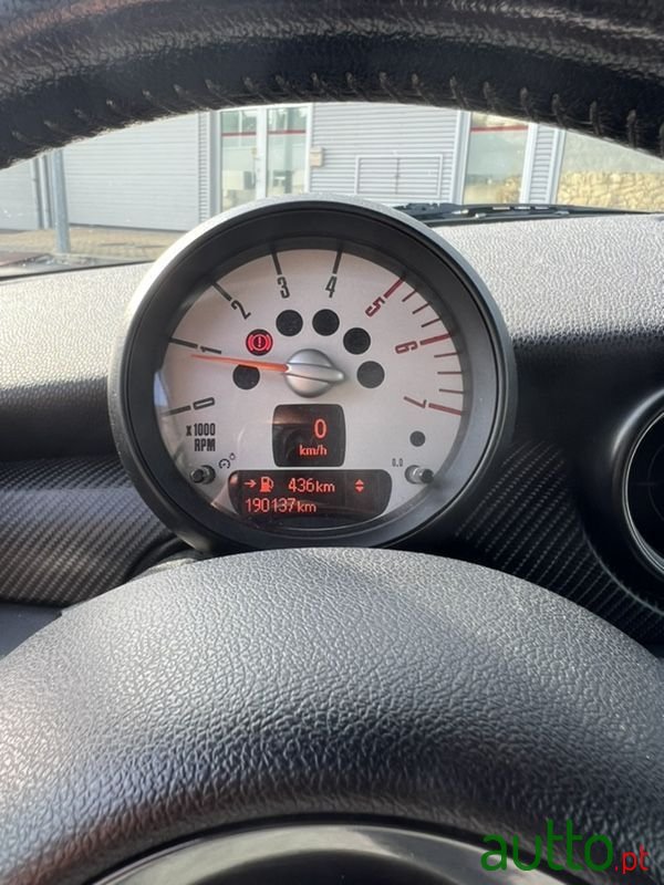 2010' MINI Cabrio photo #5