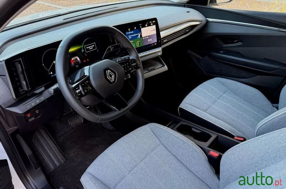 2022' Renault Megane E-Tech photo #4