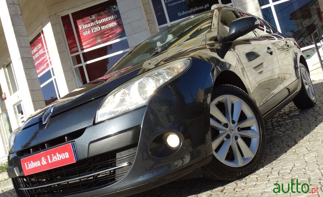 2012' Renault Megane Sport Tourer photo #1