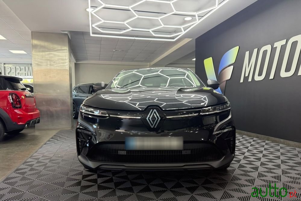 2023' Renault Megane E-Tech photo #3