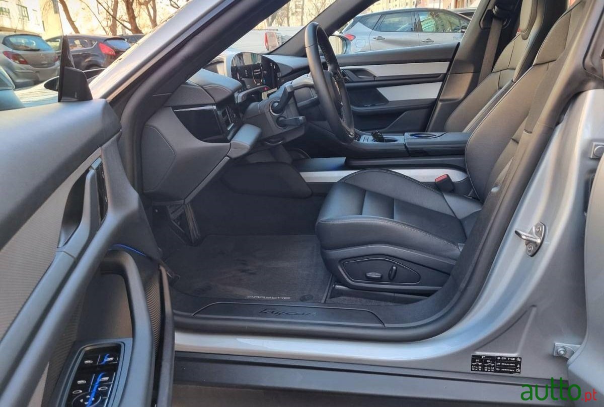 2021' Porsche Taycan photo #6