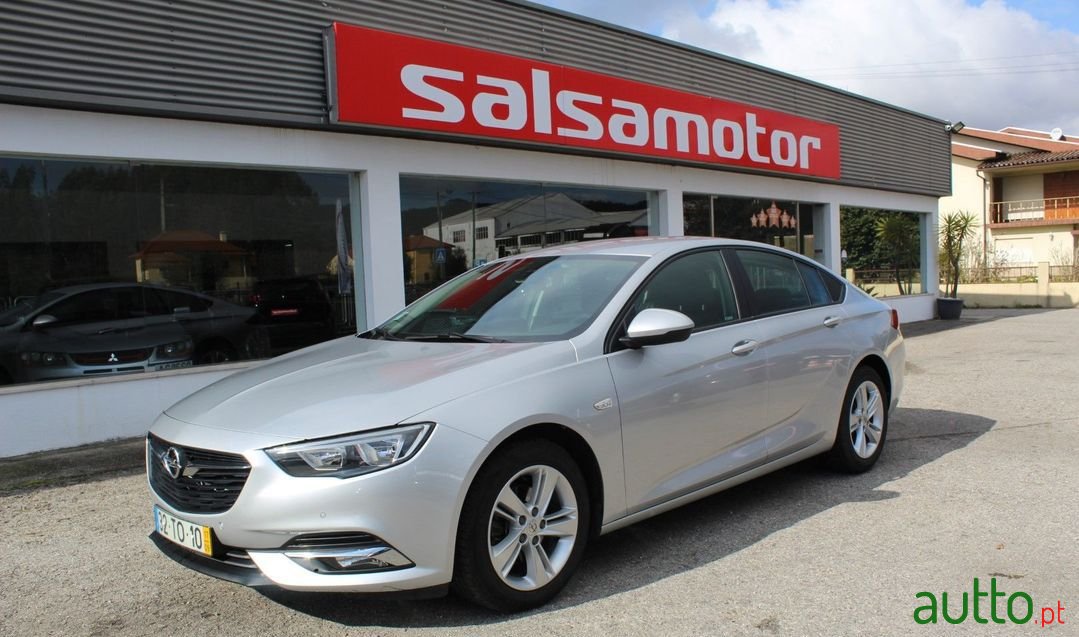 2017' Opel Insignia Grand Sport photo #2