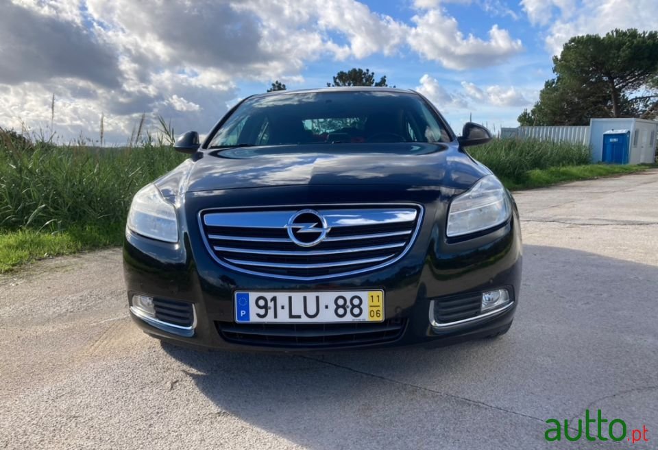 2011' Opel Insignia photo #1