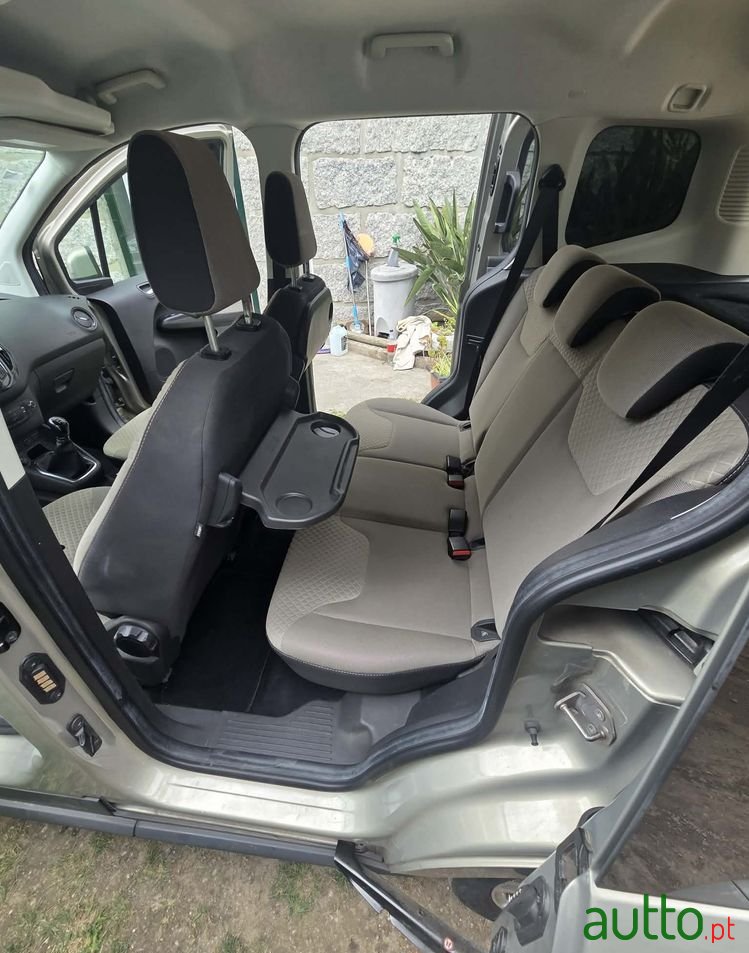 2017' Ford Tourneo Courier photo #6