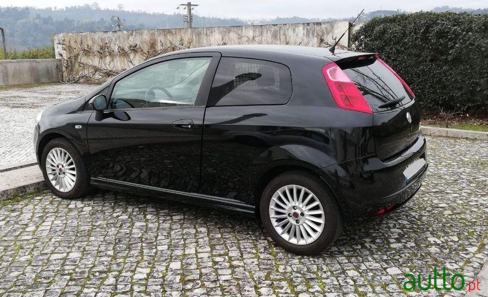 2009' Fiat Punto 90Cv Comercial photo #2