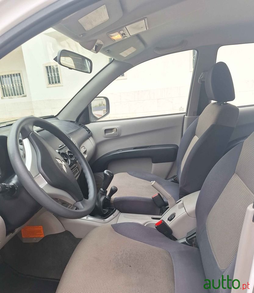 2009' Mitsubishi L 200 photo #2