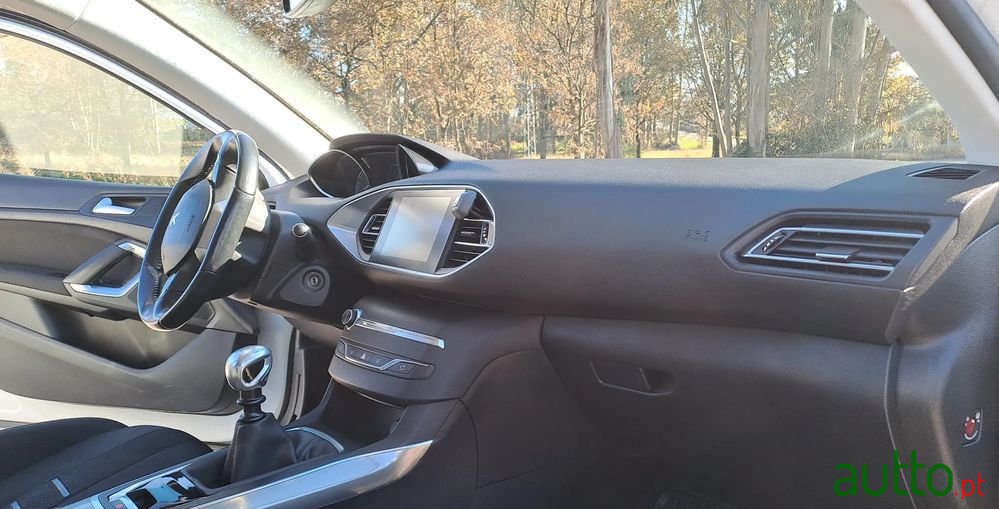 2014' Peugeot 308 Sw photo #2