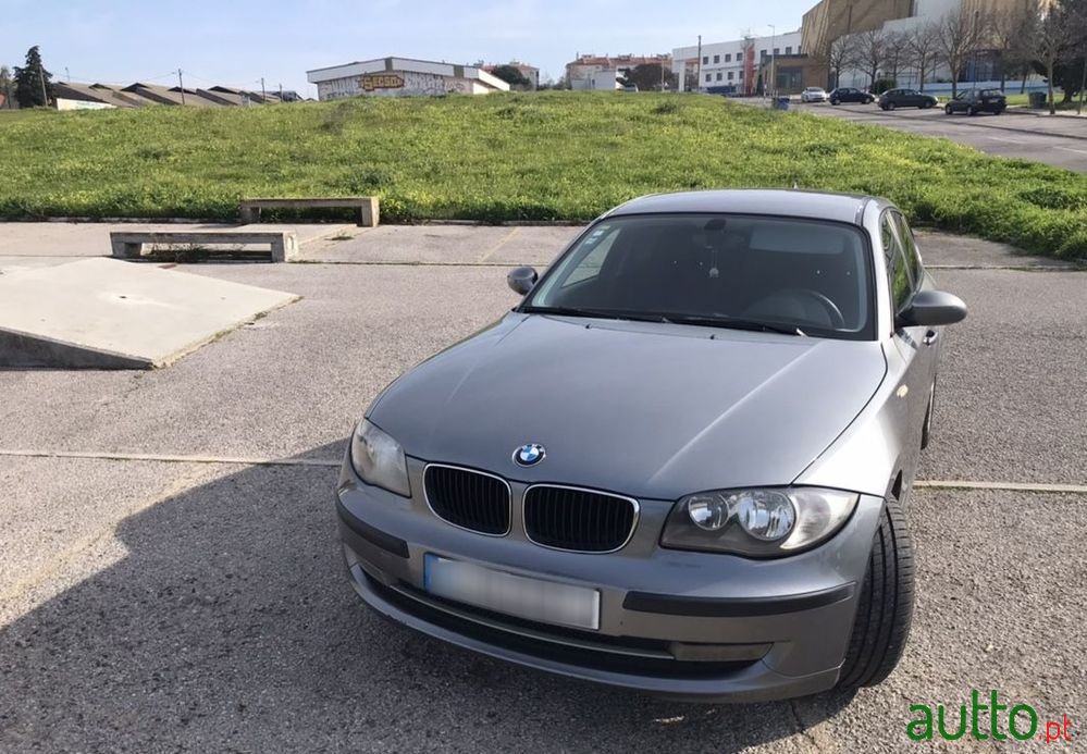 2010' BMW 118 Sport photo #2