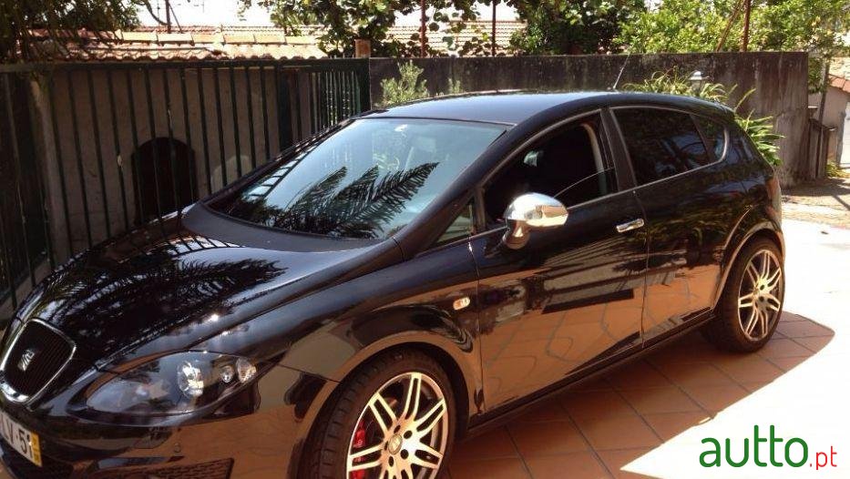 2011' SEAT Leon photo #1