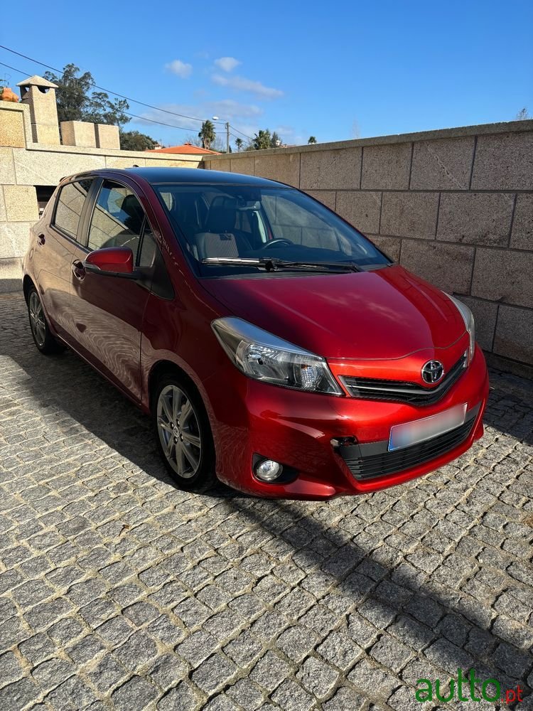 2013' Toyota Yaris photo #2