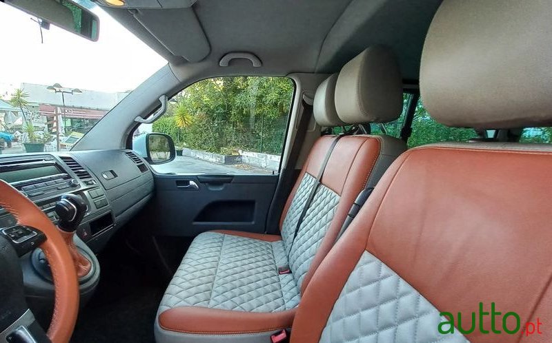 2015' Volkswagen Caravelle photo #2