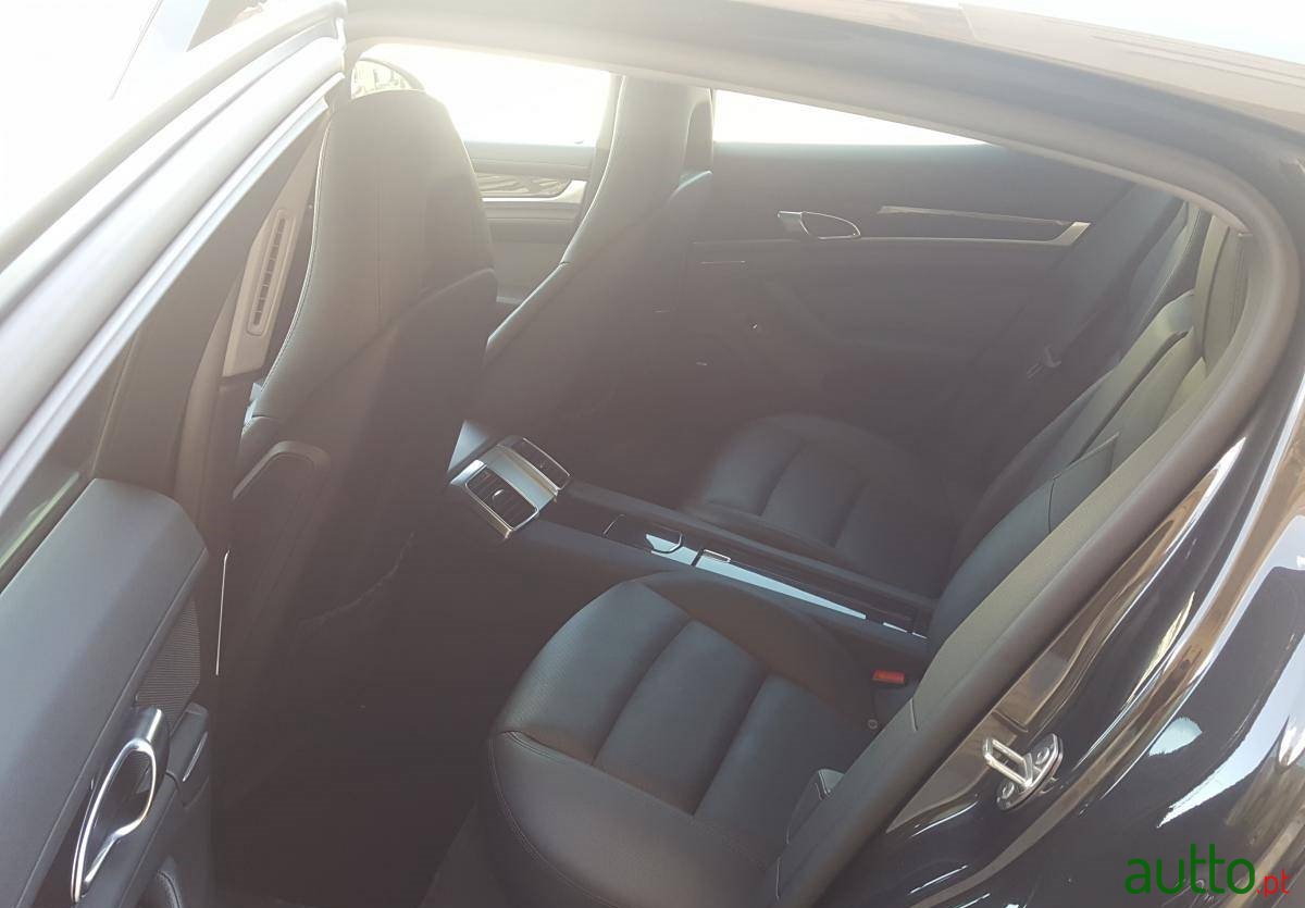 2011' Porsche Panamera Platinum Edition photo #7