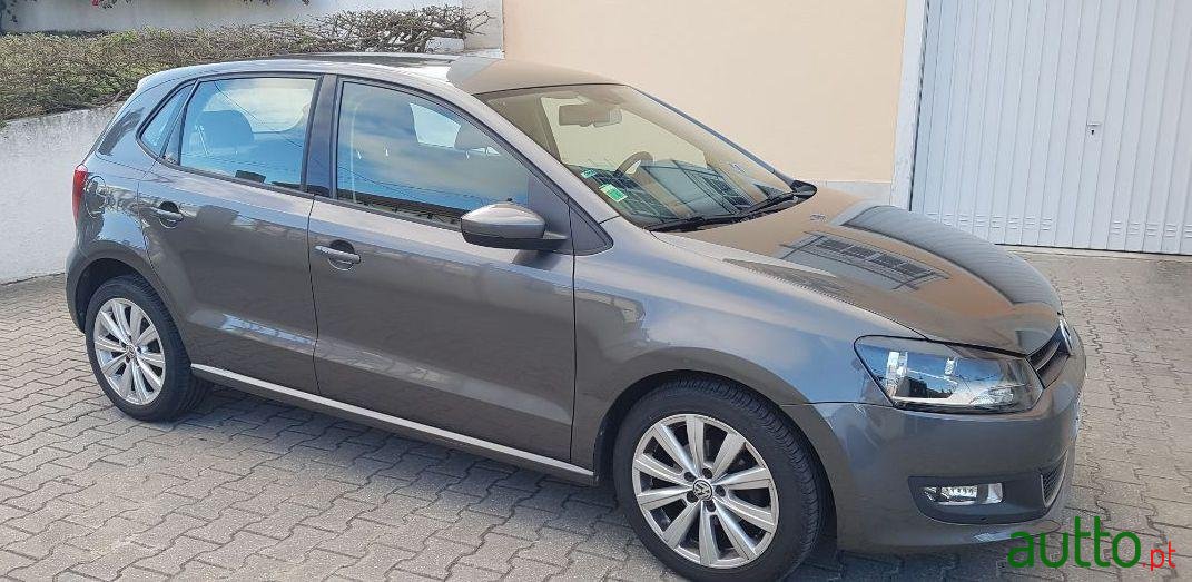 2010' Volkswagen Polo photo #1