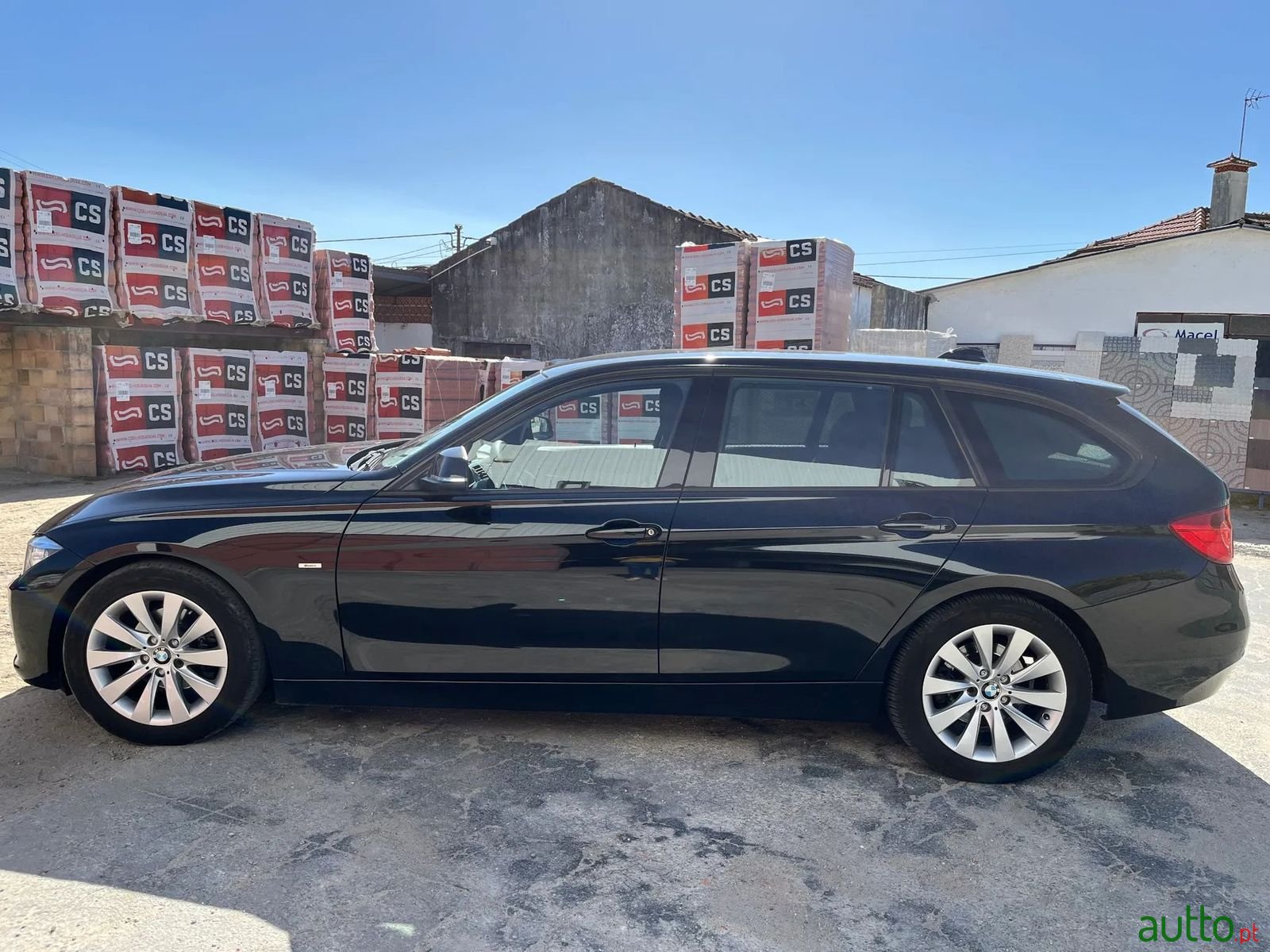 2014' BMW 318 photo #4