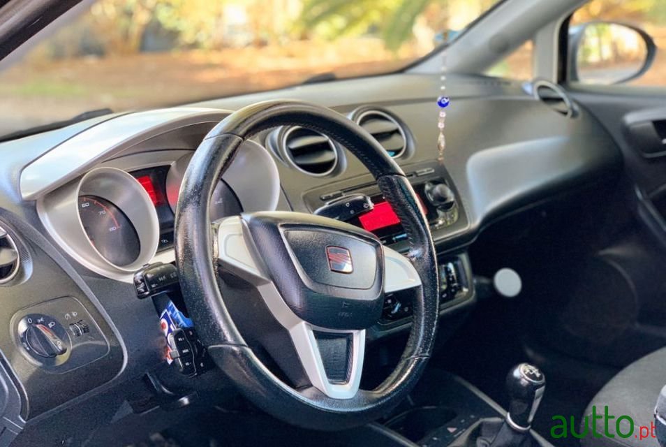 2009' SEAT Ibiza Sc photo #2