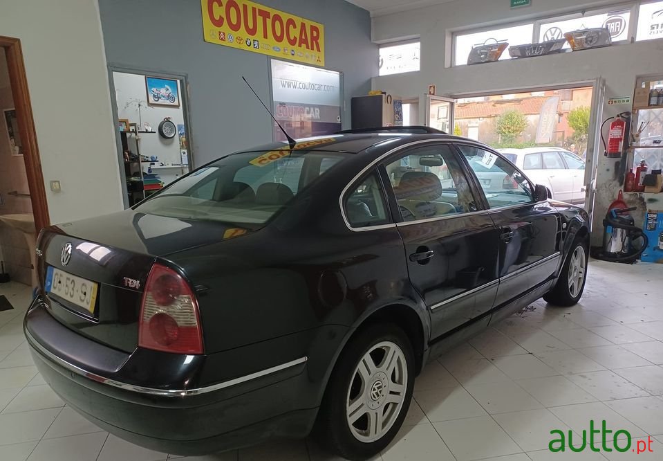 2001' Volkswagen Passat photo #4