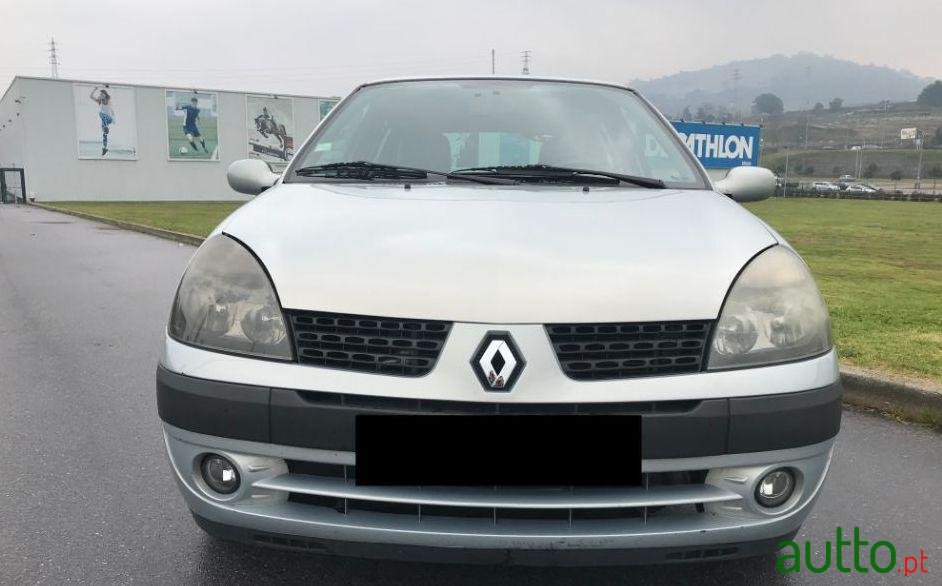 2003' Renault Clio 1.2 16V C/ Ac photo #2