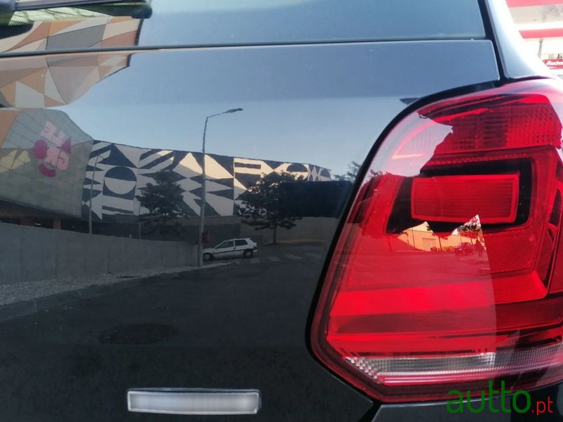 2017' Volkswagen Polo 1.0 Connect photo #6