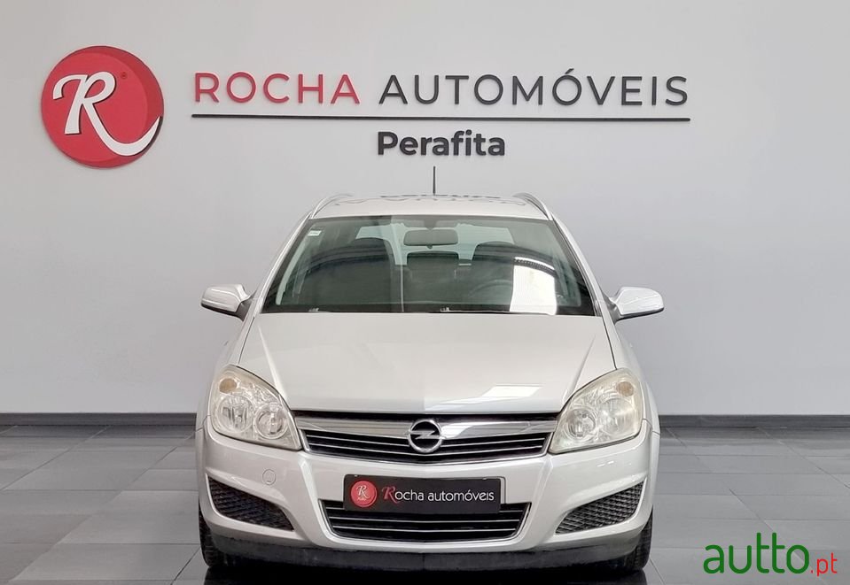 2007' Opel Astra Caravan photo #2