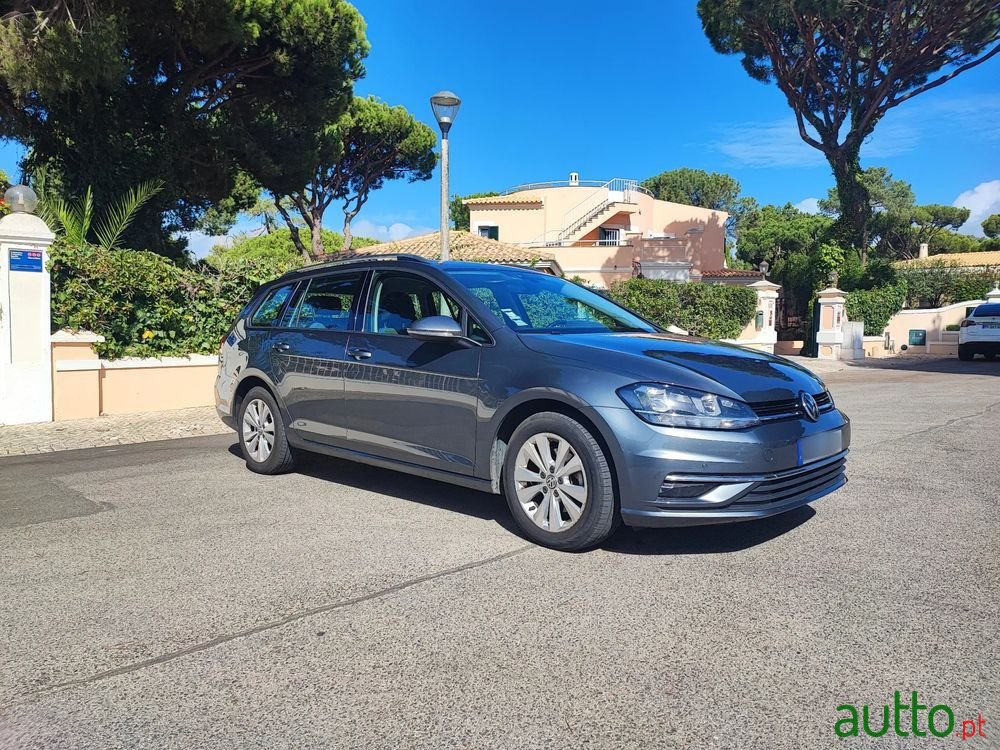 2018' Volkswagen Golf Variant photo #1