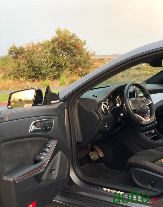 2016' Mercedes-Benz Cla-220 photo #4