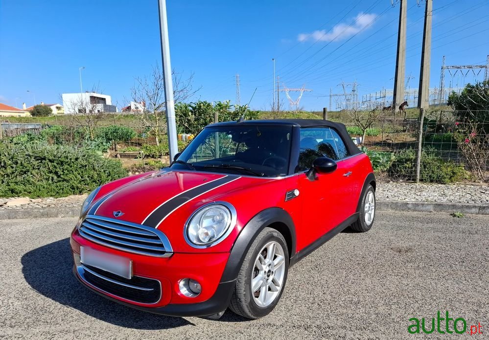 2014' MINI Cabrio Cooper D photo #2