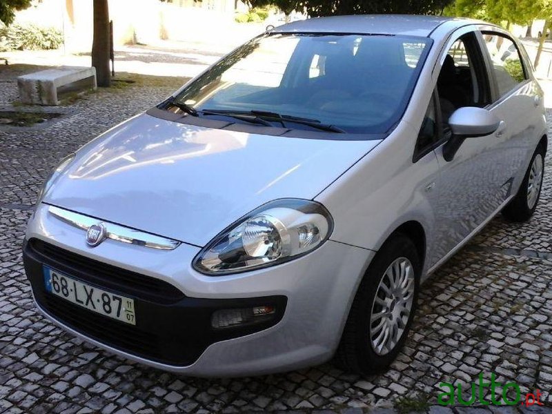 2011' Fiat Punto Evo photo #1