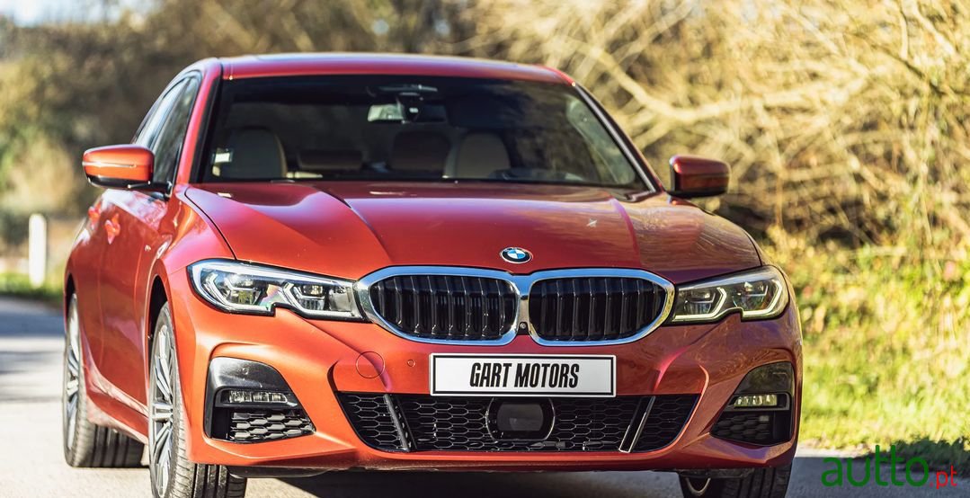 2019' BMW 330 photo #1