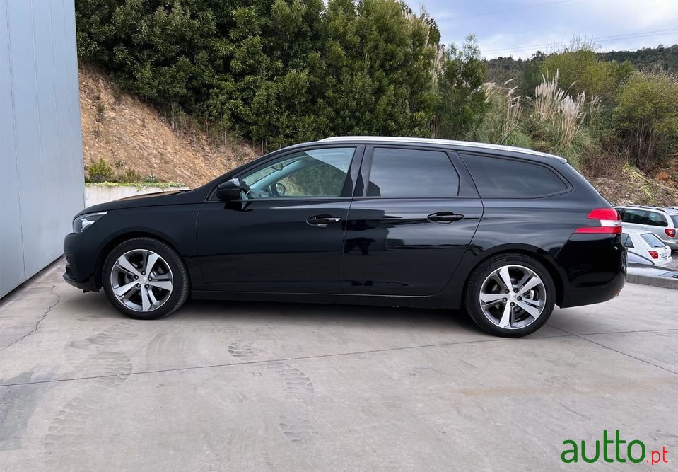 2017' Peugeot 308 Sw photo #3
