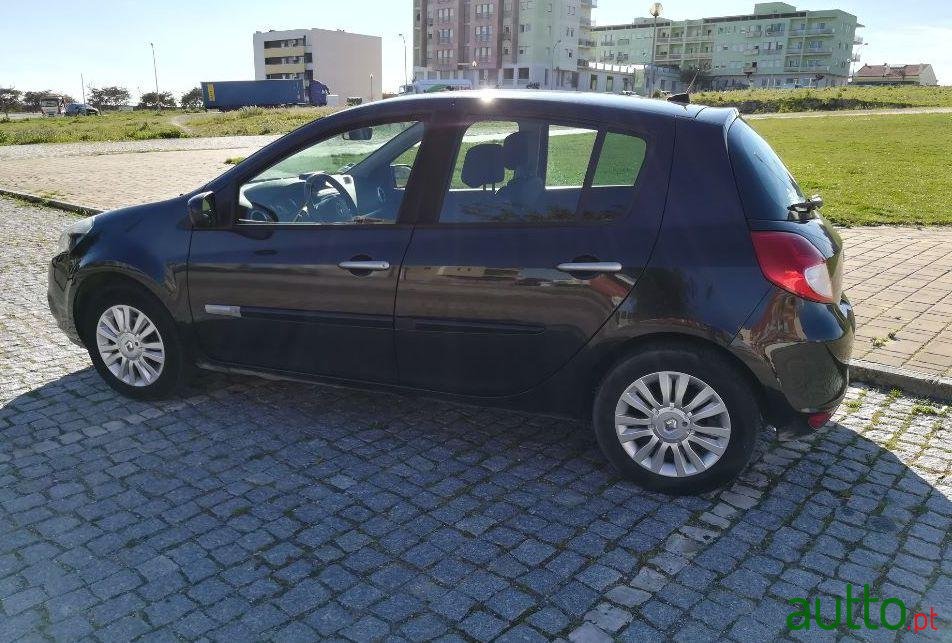 2009' Renault Clio photo #2