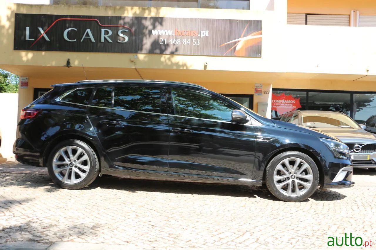 2017' Renault Megane Sport Tourer photo #3