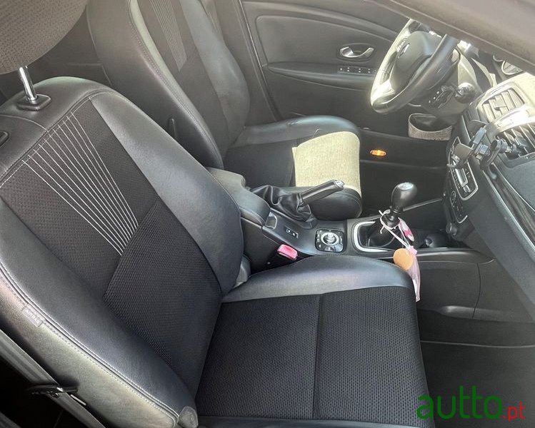 2010' Renault Mégane Sport Tourer photo #6