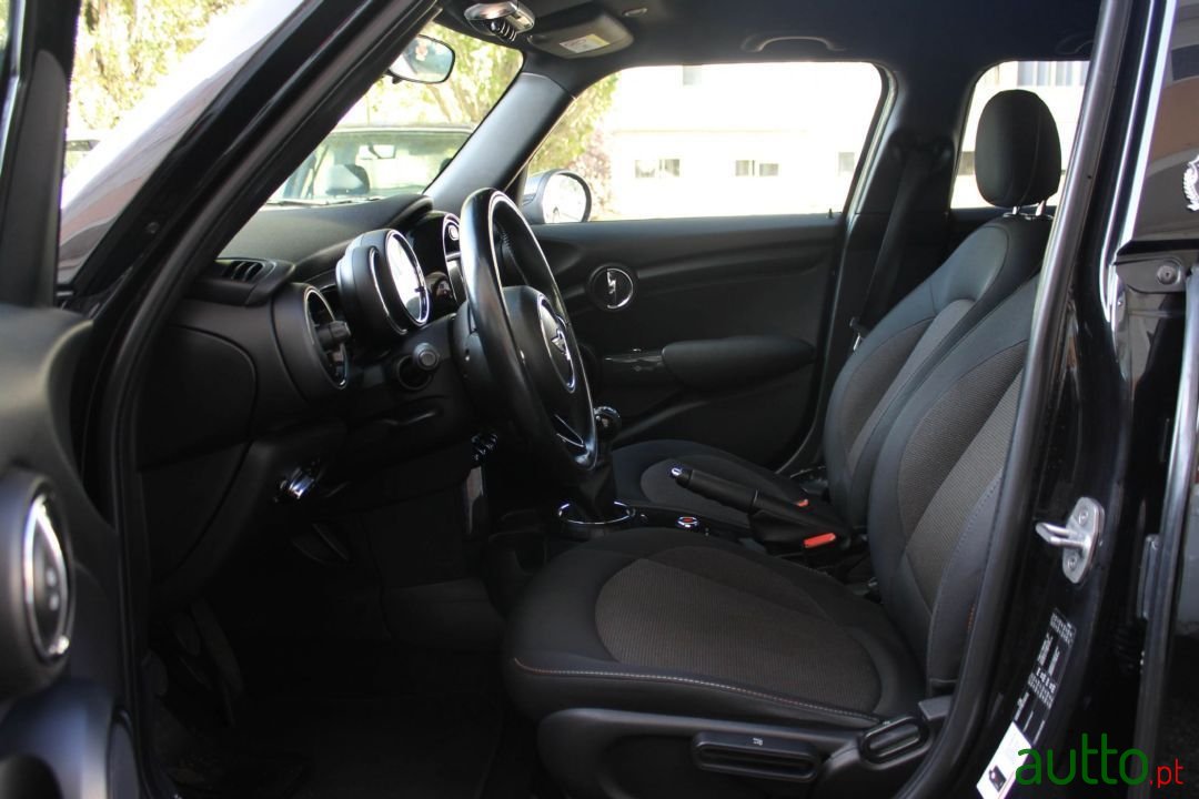 2017' MINI One photo #3