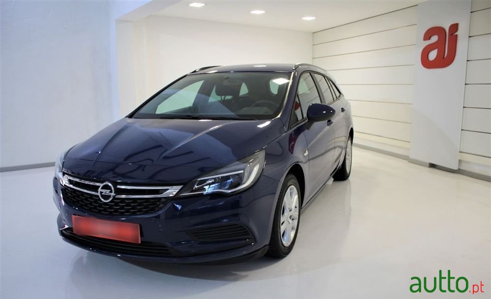 2018' Opel Astra Sports Tourer photo #4