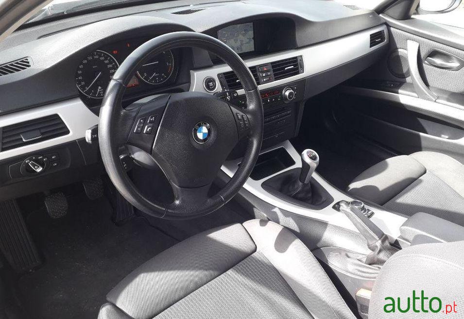 2010' BMW 320 D Touring photo #4