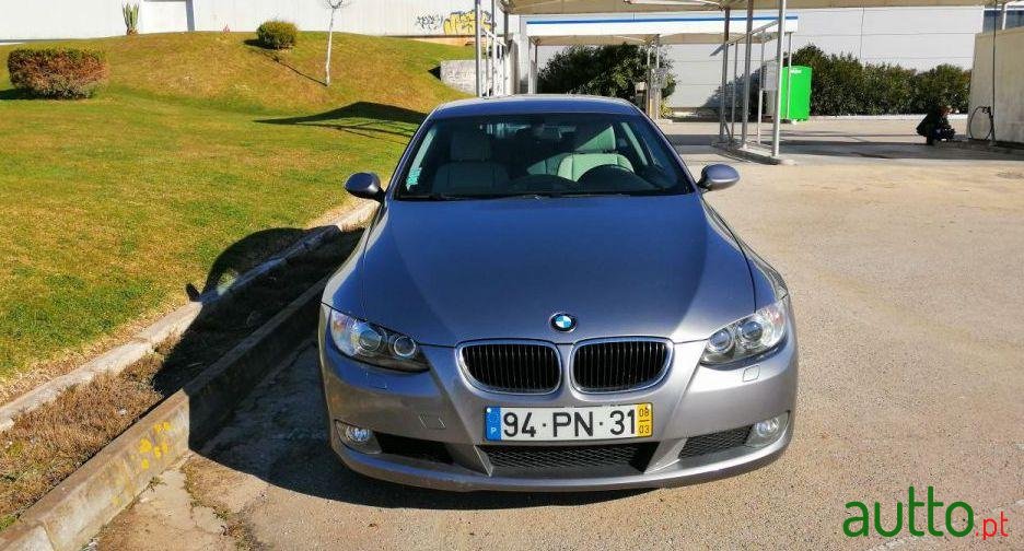 2008' BMW 320 Coupe photo #1