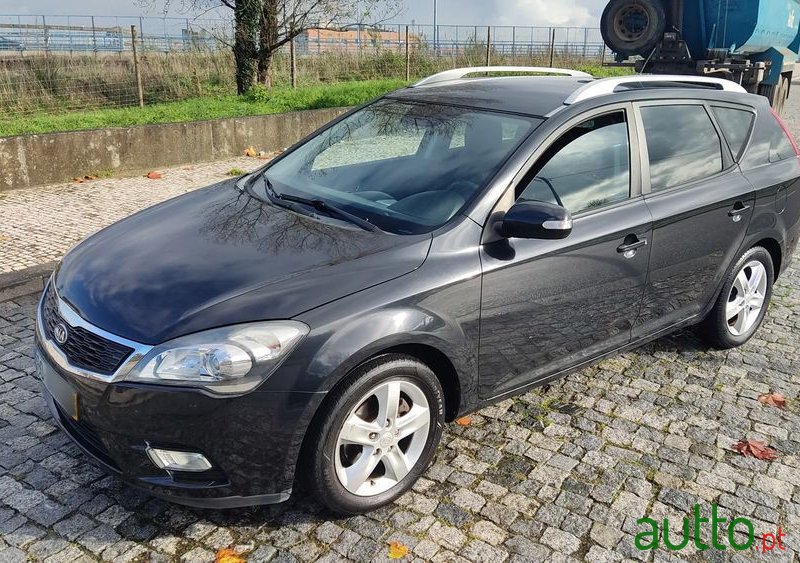 2010' Kia Ceed Sw photo #2