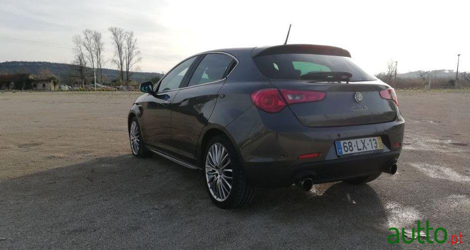 2011' Alfa Romeo Giulietta Progression photo #4