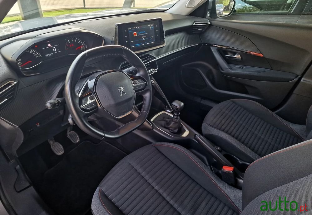 2020' Peugeot 2008 photo #4