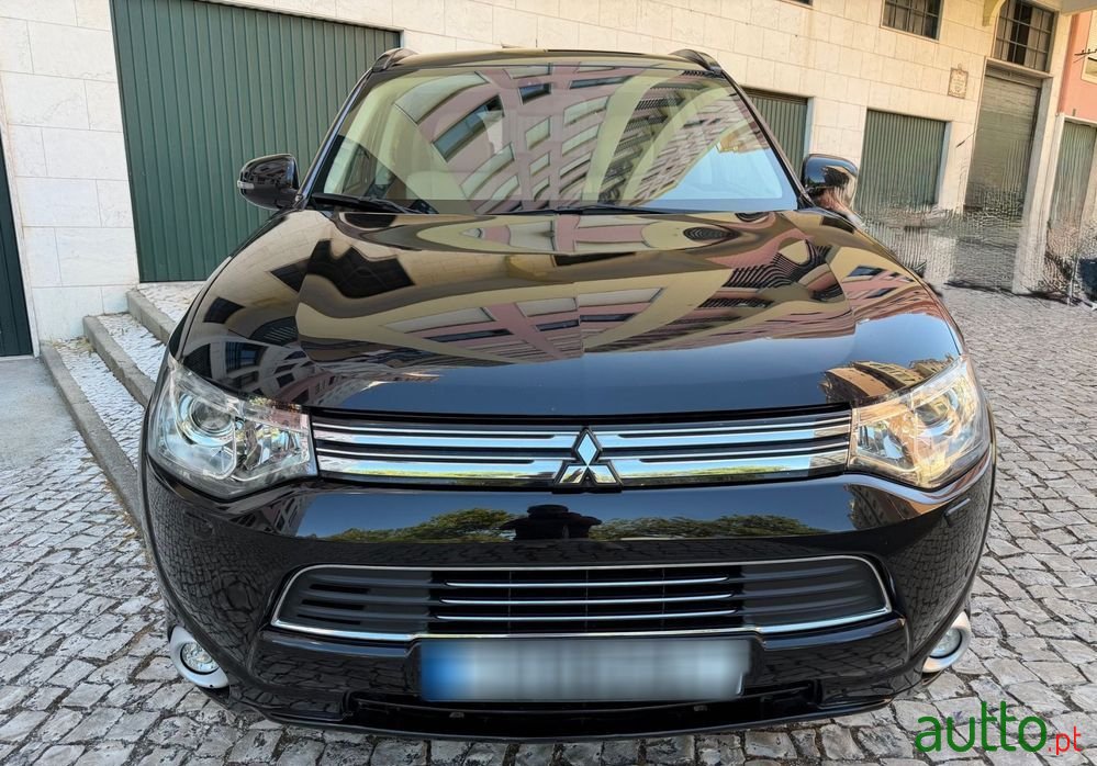 2015' Mitsubishi Outlander photo #2