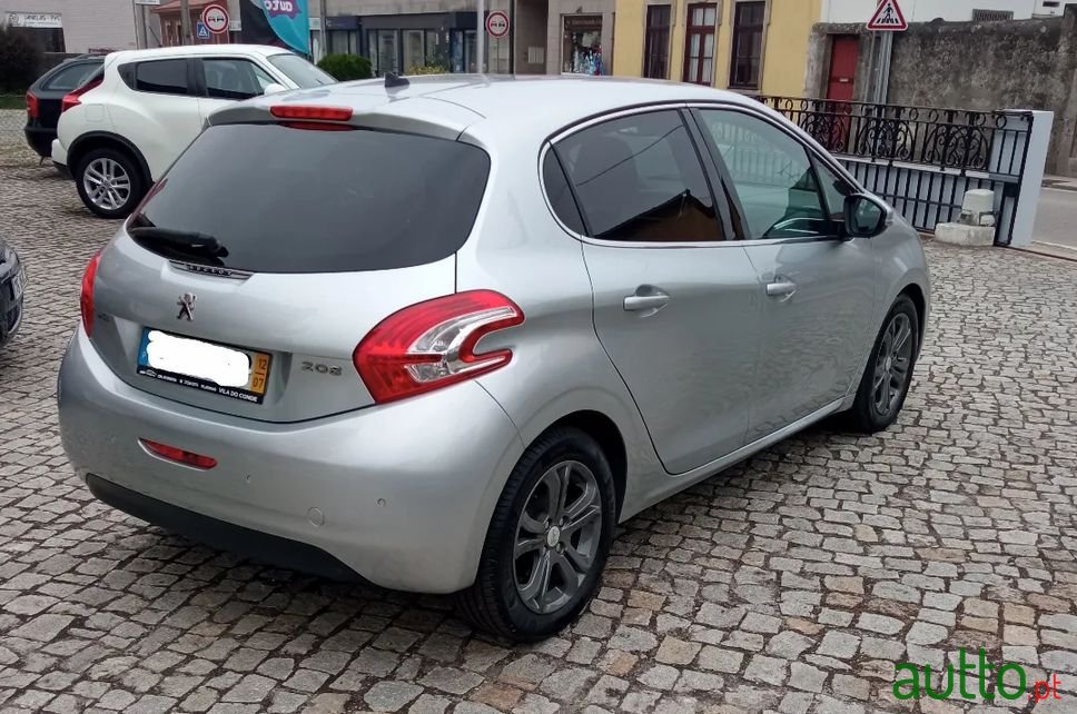 2012' Peugeot 208 photo #6