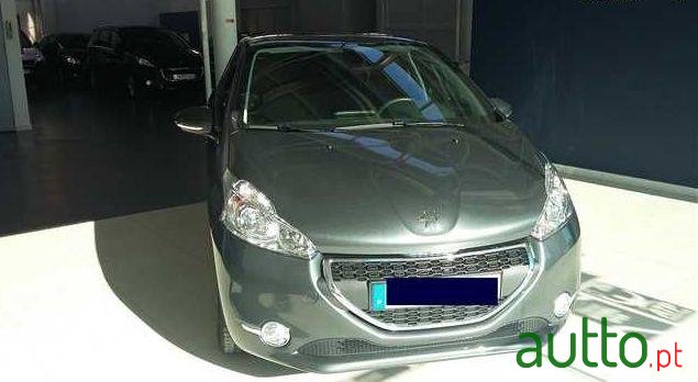 2016' Peugeot 208 1.2 Puretech Style photo #2