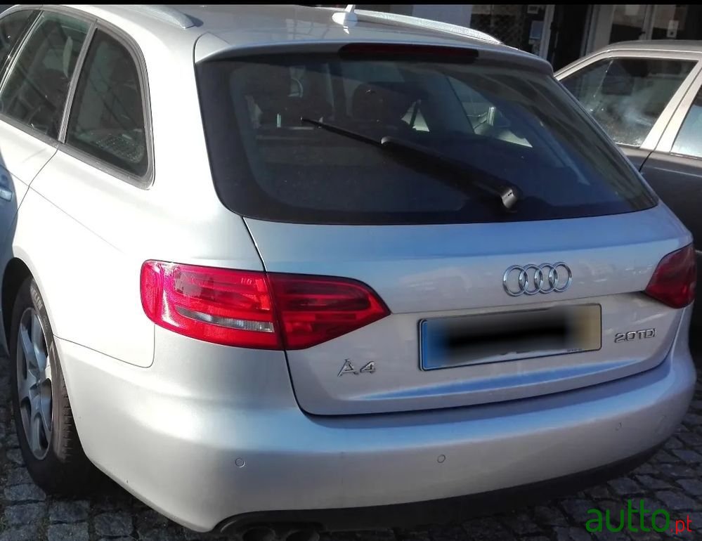 2010' Audi A4 Avant photo #2