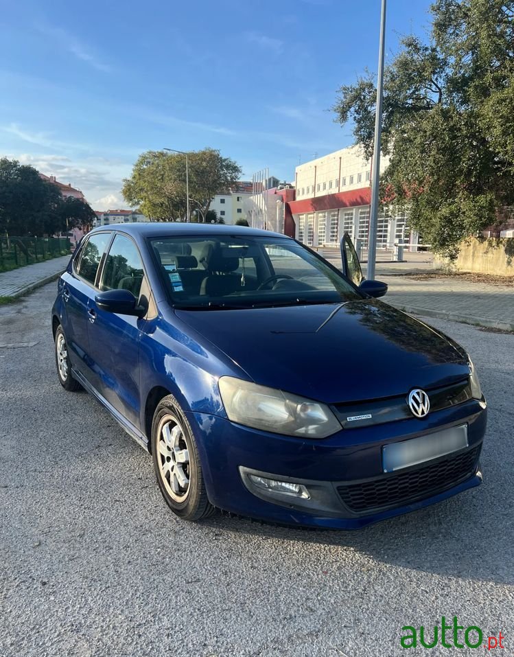 2010' Volkswagen Polo photo #1