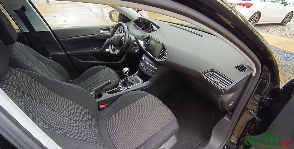 2018' Peugeot 308 Sw photo #5