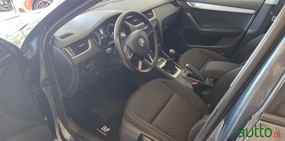2017' Skoda Octavia Break photo #6