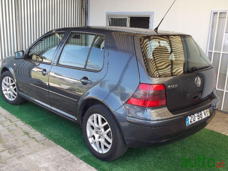 2003' Volkswagen Golf photo #2